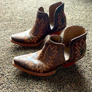 Like new Ariat booties